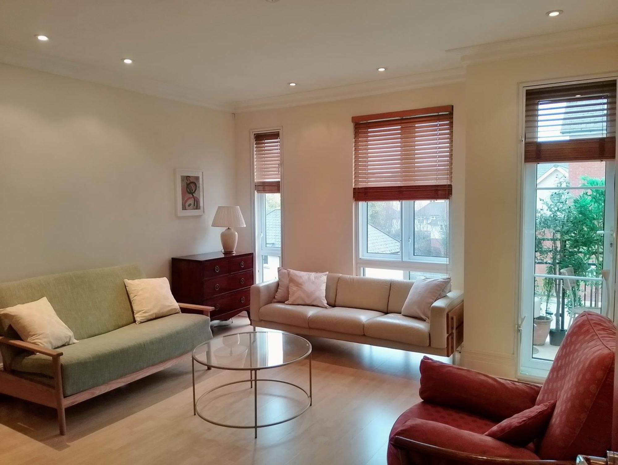 Beautiful With Balcony In Kew, Richmond * London